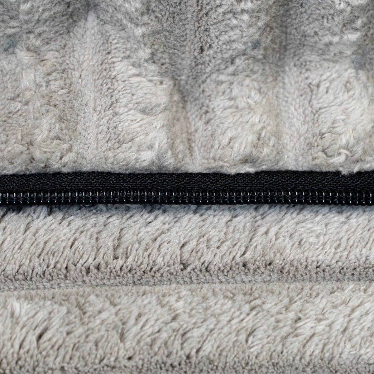 V2H6E722A425FF52601E472951D4186D5CBR7639599P2